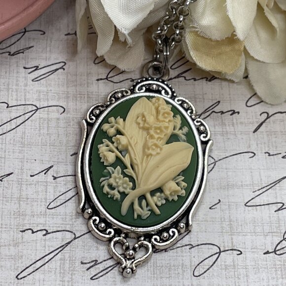 SILVER Green Lily of the Valley Cameo Summer Pendant Necklace Charm Wedding Gift - Picture 7 of 11
